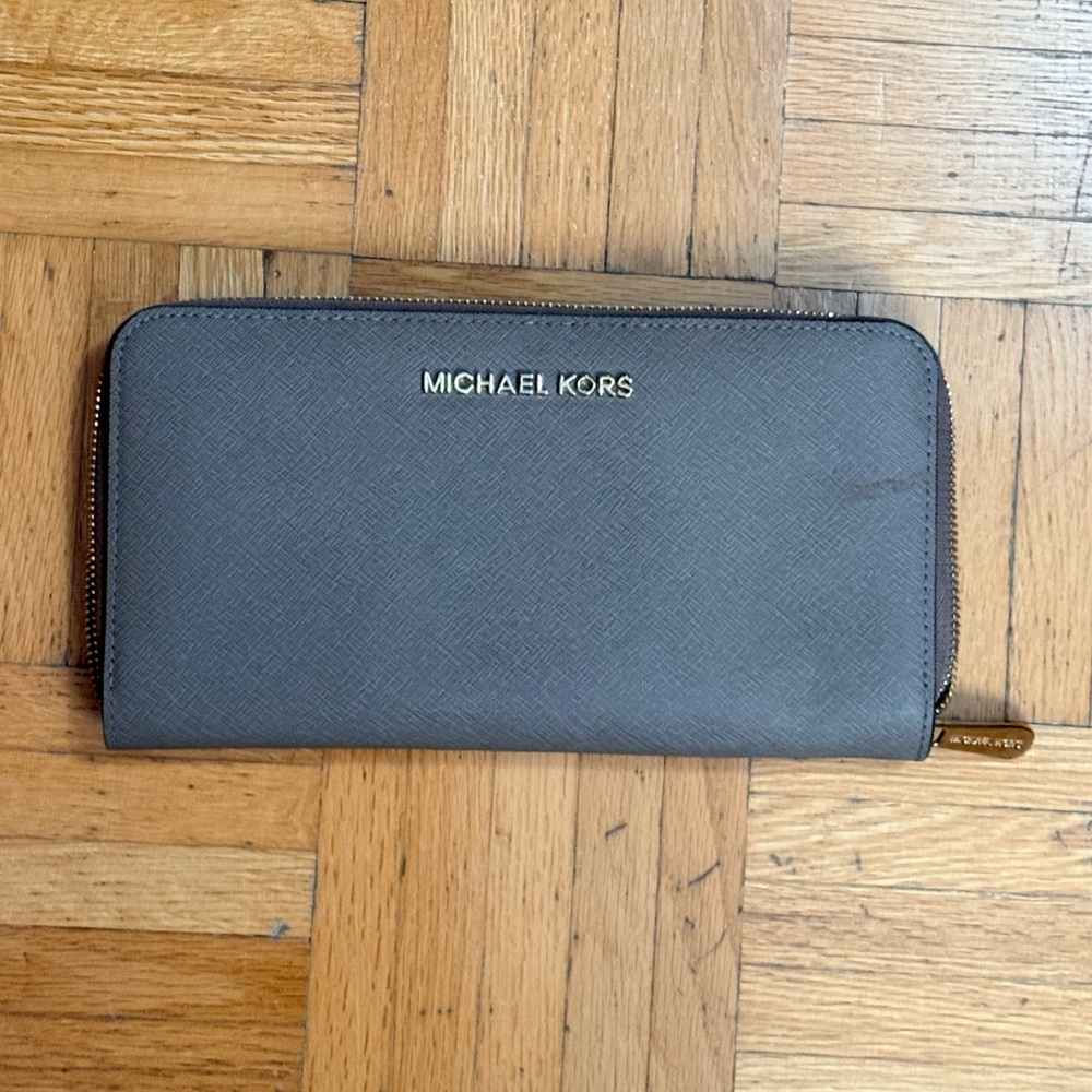 Michael Kors Men's Saffiano Zip Wallet in Gray with Gold Logo